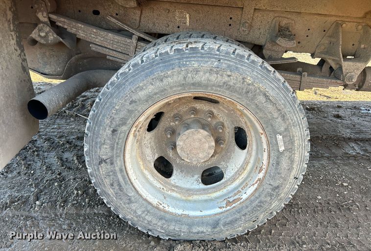 image for item NE9667 2011 Dodge Ram 5500HD  flatbed truck