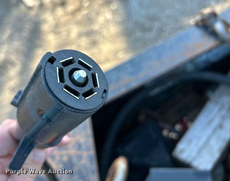 image for item NE9668 2016 Trailerman HHT8225F24  equipment trailer