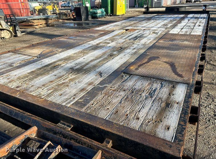 image for item NE9668 2016 Trailerman HHT8225F24  equipment trailer