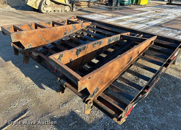 image for item NE9668 2016 Trailerman HHT8225F24  equipment trailer
