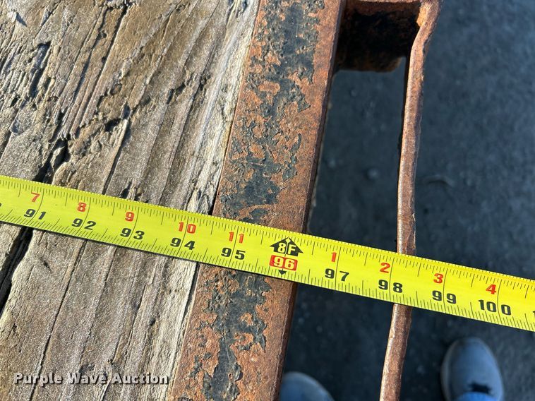 image for item NE9668 2016 Trailerman HHT8225F24  equipment trailer