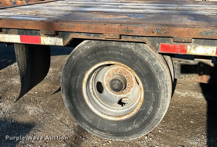 image for item NE9668 2016 Trailerman HHT8225F24  equipment trailer