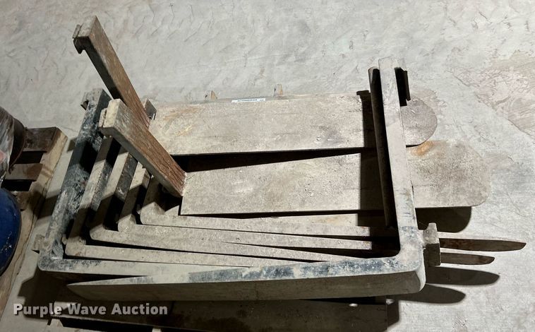 image for item NE9679 (4) sets of forks