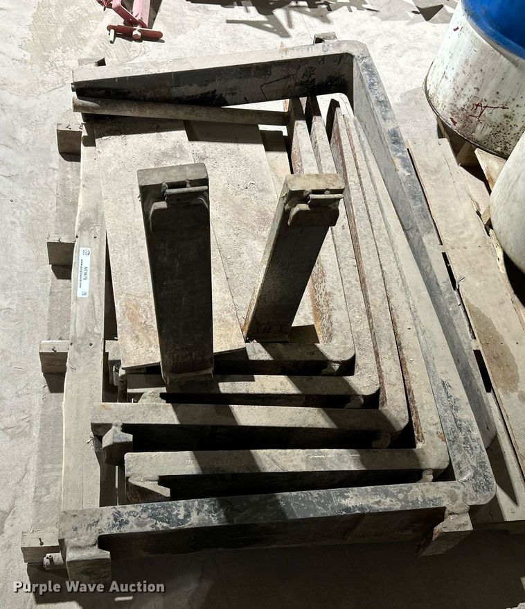 image for item NE9679 (4) sets of forks