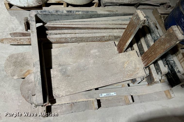 image for item NE9679 (4) sets of forks