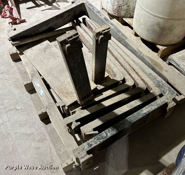 image for item NE9679 (4) sets of forks