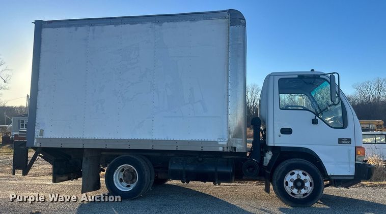 image for item NL9343 1999 Chevrolet W3500  box truck