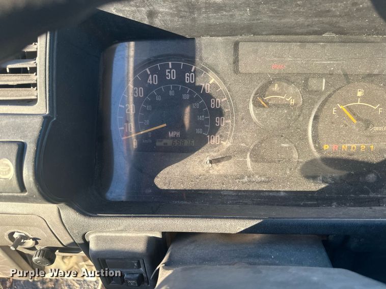 image for item NL9343 1999 Chevrolet W3500  box truck