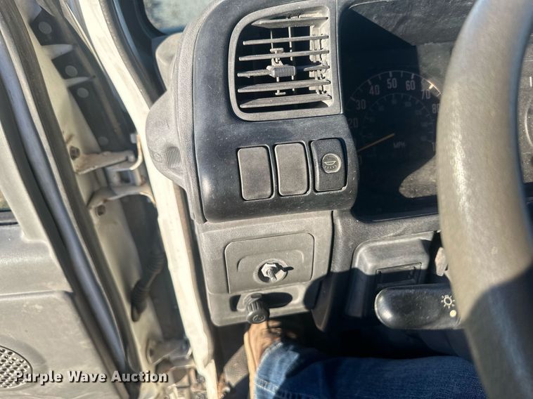 image for item NL9343 1999 Chevrolet W3500  box truck