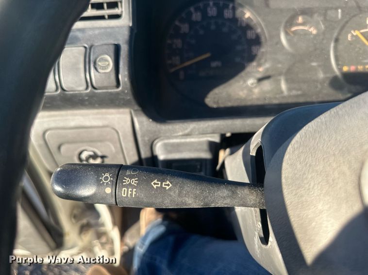 image for item NL9343 1999 Chevrolet W3500  box truck