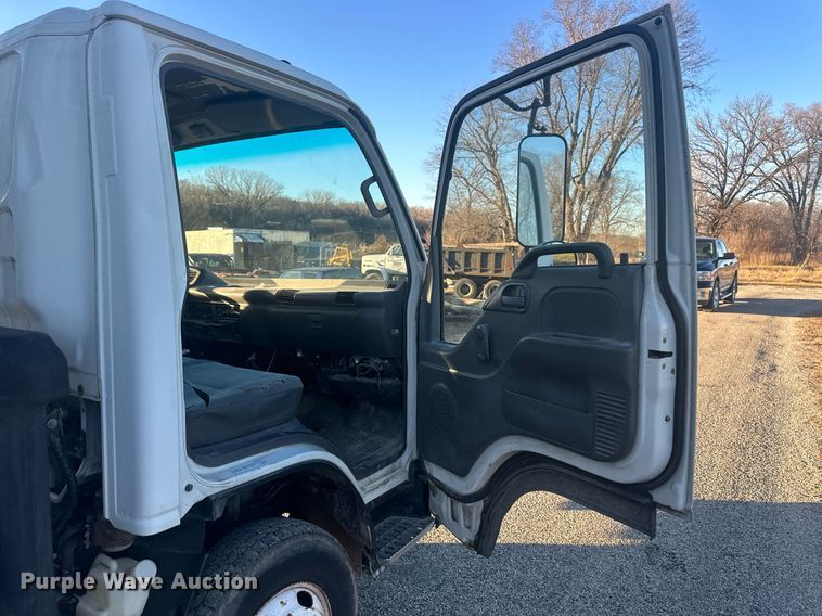 image for item NL9343 1999 Chevrolet W3500  box truck