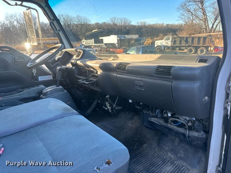 image for item NL9343 1999 Chevrolet W3500  box truck