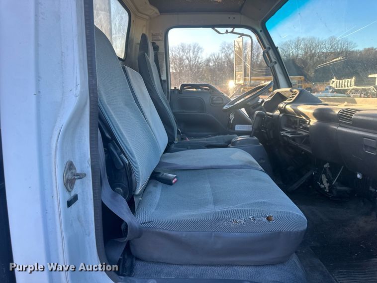 image for item NL9343 1999 Chevrolet W3500  box truck