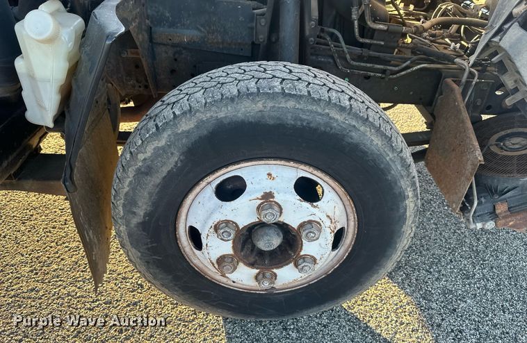 image for item NL9343 1999 Chevrolet W3500  box truck