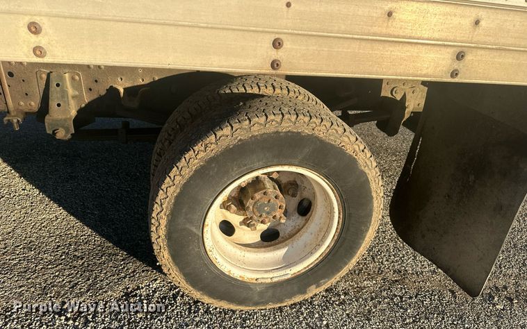 image for item NL9343 1999 Chevrolet W3500  box truck