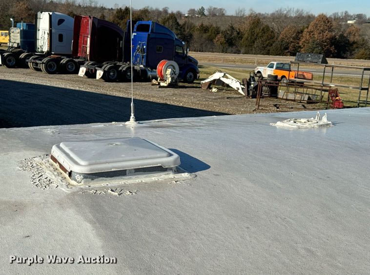 image for item NM9186 1997 Fleetwood Wilderness  camper