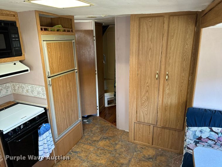 image for item NM9186 1997 Fleetwood Wilderness  camper