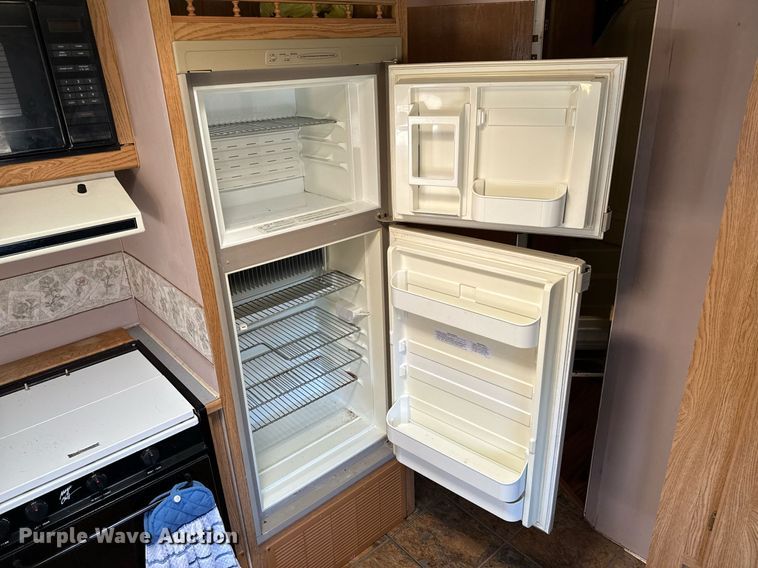 image for item NM9186 1997 Fleetwood Wilderness  camper