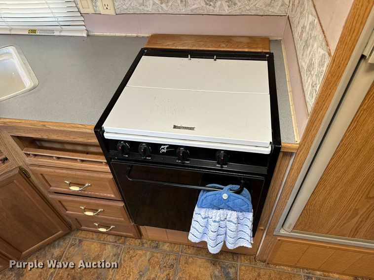 image for item NM9186 1997 Fleetwood Wilderness  camper