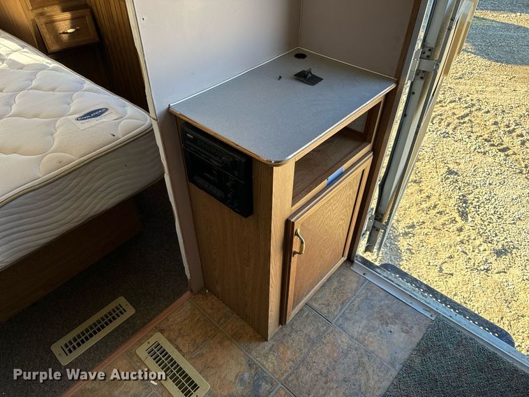 image for item NM9186 1997 Fleetwood Wilderness  camper