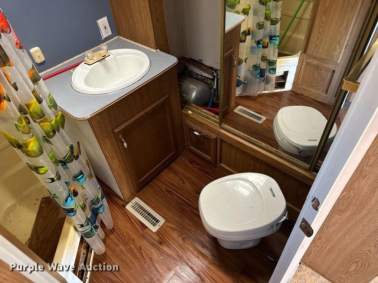 image for item NM9186 1997 Fleetwood Wilderness  camper