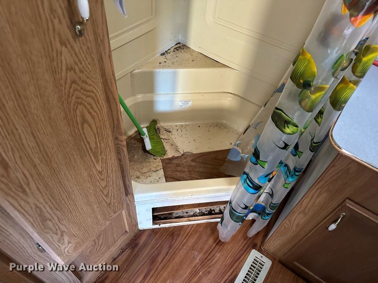 image for item NM9186 1997 Fleetwood Wilderness  camper