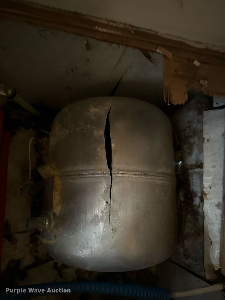 image for item NM9186 1997 Fleetwood Wilderness  camper