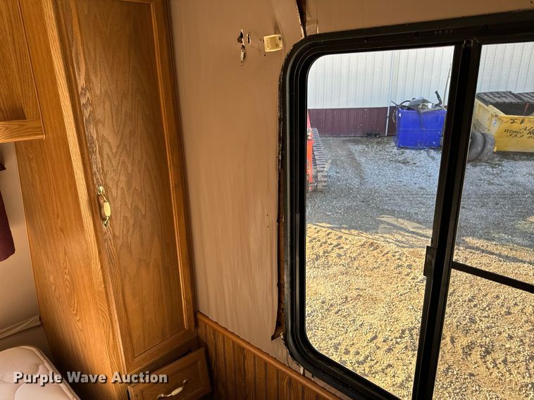 image for item NM9186 1997 Fleetwood Wilderness  camper