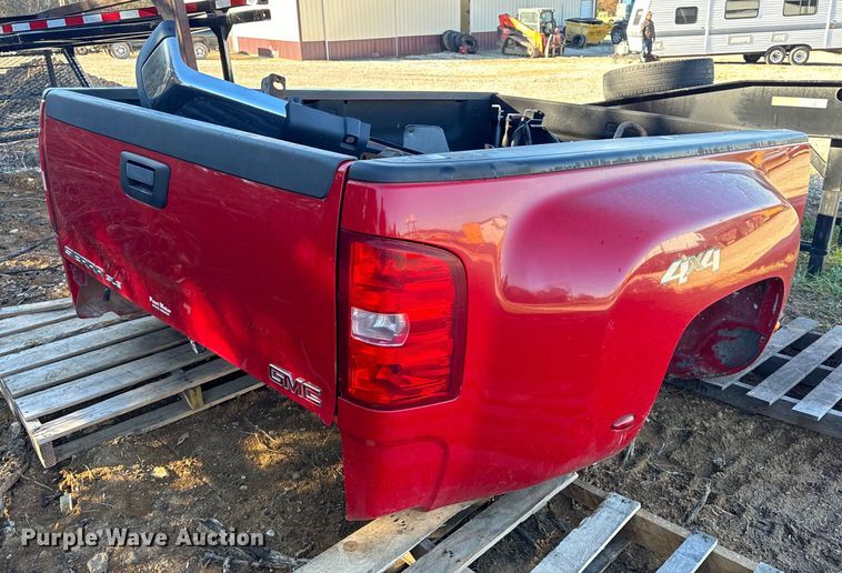 image for item NM9187 GMC Sierra 3500 SLE  pickup truck bed