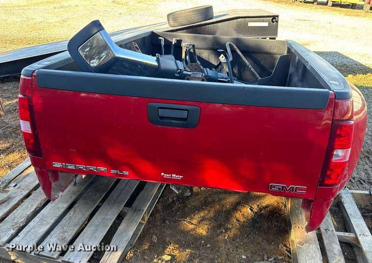 image for item NM9187 GMC Sierra 3500 SLE  pickup truck bed