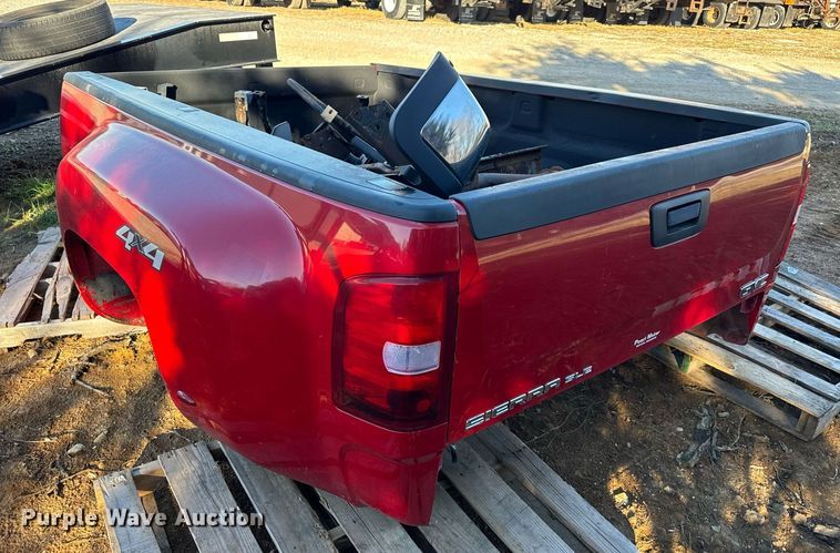image for item NM9187 GMC Sierra 3500 SLE  pickup truck bed