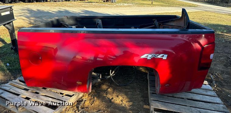 image for item NM9187 GMC Sierra 3500 SLE  pickup truck bed