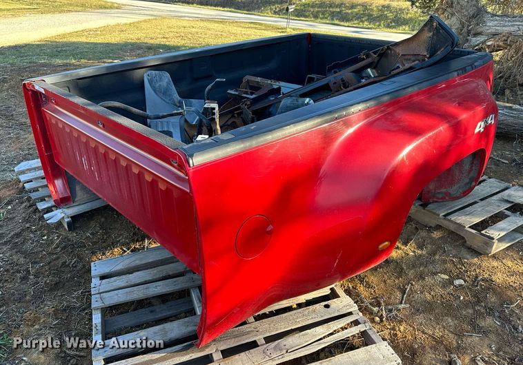 image for item NM9187 GMC Sierra 3500 SLE  pickup truck bed