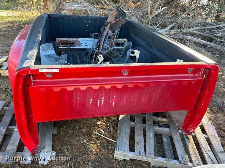 image for item NM9187 GMC Sierra 3500 SLE  pickup truck bed