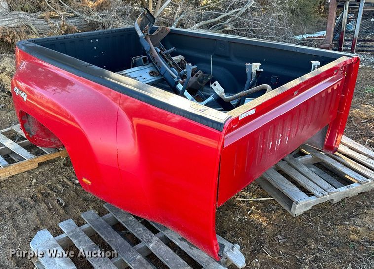 image for item NM9187 GMC Sierra 3500 SLE  pickup truck bed