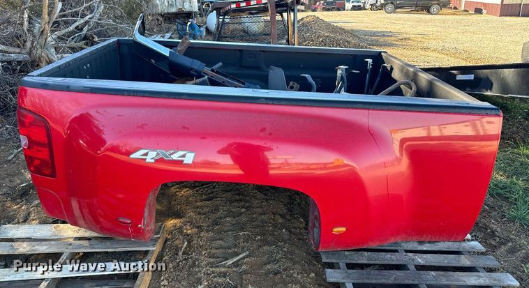 image for item NM9187 GMC Sierra 3500 SLE  pickup truck bed