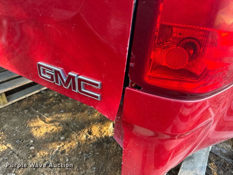 image for item NM9187 GMC Sierra 3500 SLE  pickup truck bed