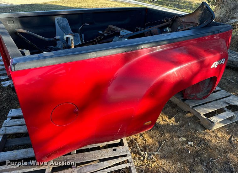 image for item NM9187 GMC Sierra 3500 SLE  pickup truck bed