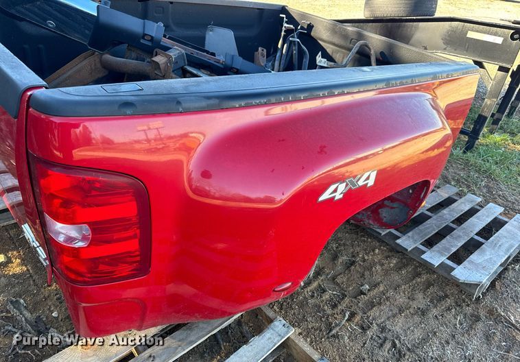 image for item NM9187 GMC Sierra 3500 SLE  pickup truck bed