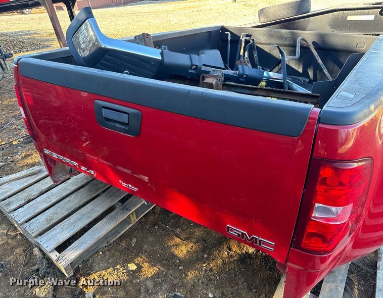 image for item NM9187 GMC Sierra 3500 SLE  pickup truck bed