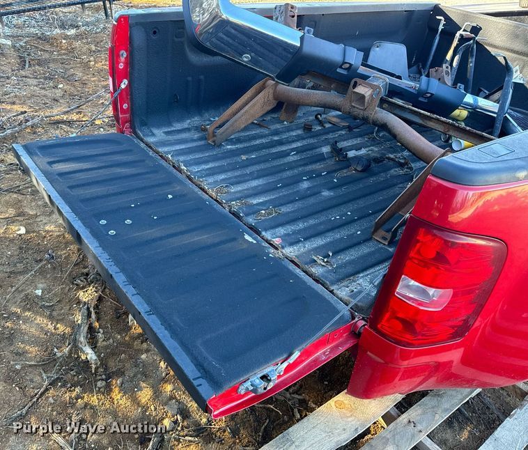 image for item NM9187 GMC Sierra 3500 SLE  pickup truck bed