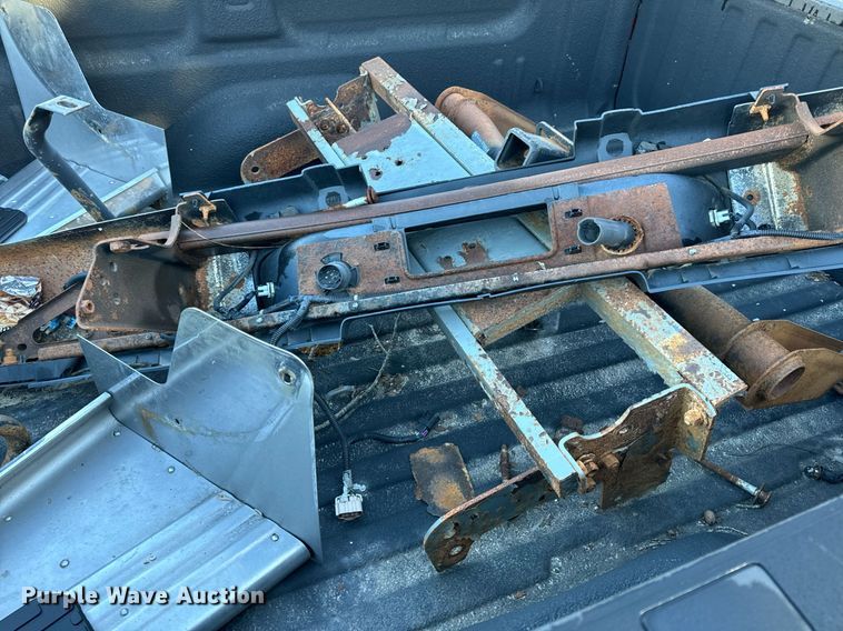 image for item NM9187 GMC Sierra 3500 SLE  pickup truck bed