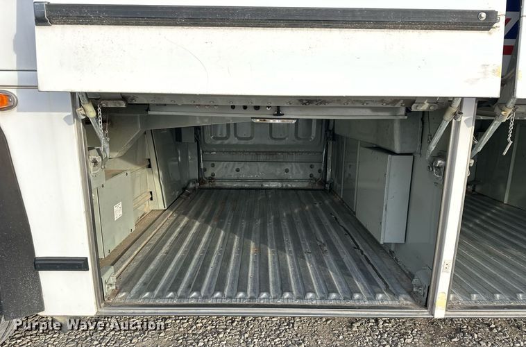 image for item NS9133 1998 MCI 102-DL3  coach bus