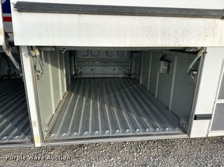 image for item NS9133 1998 MCI 102-DL3  coach bus