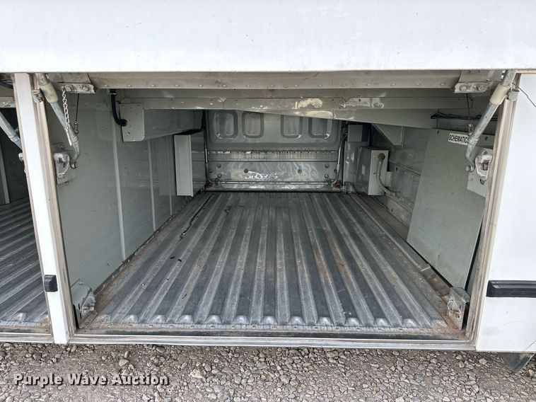 image for item NS9133 1998 MCI 102-DL3  coach bus