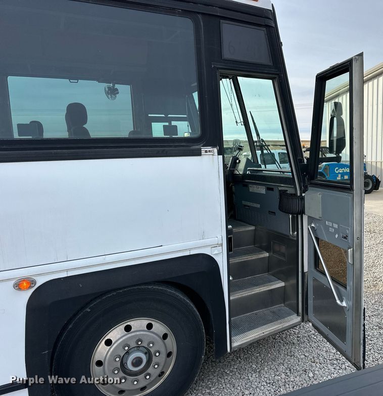 image for item NS9133 1998 MCI 102-DL3  coach bus