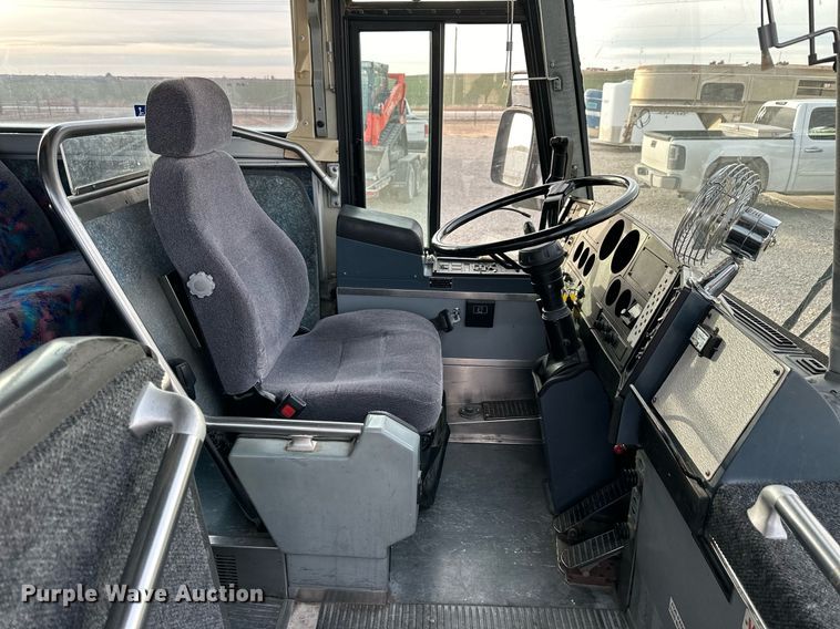 image for item NS9133 1998 MCI 102-DL3  coach bus