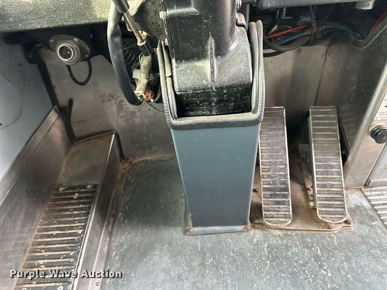 image for item NS9133 1998 MCI 102-DL3  coach bus