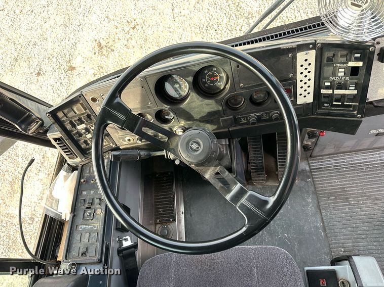 image for item NS9133 1998 MCI 102-DL3  coach bus