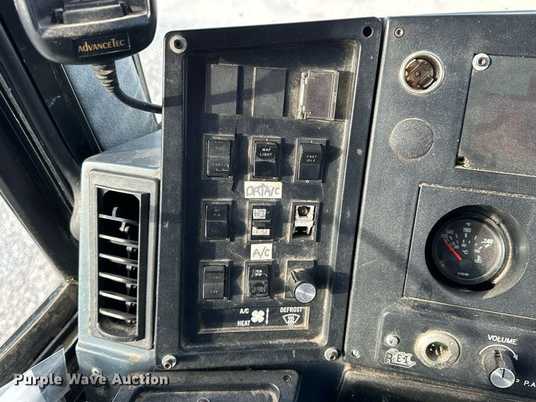 image for item NS9133 1998 MCI 102-DL3  coach bus